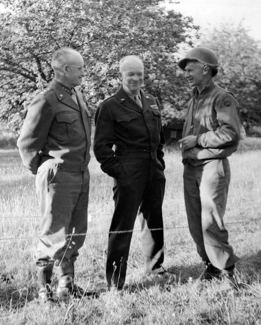 Pyle with Dwight D. Eisenhower and Omar N. Bradley